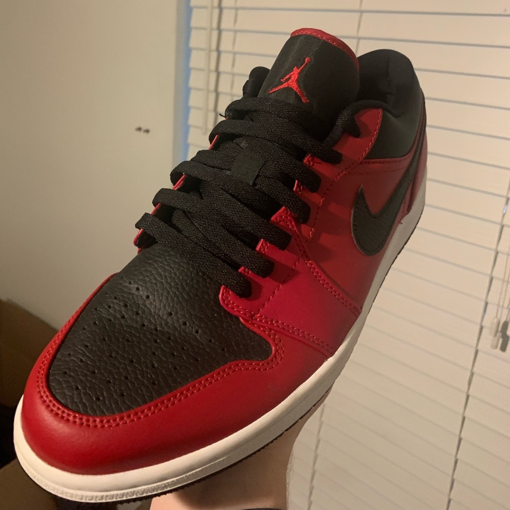 Men’s Jordan 1 Lows - 10.5